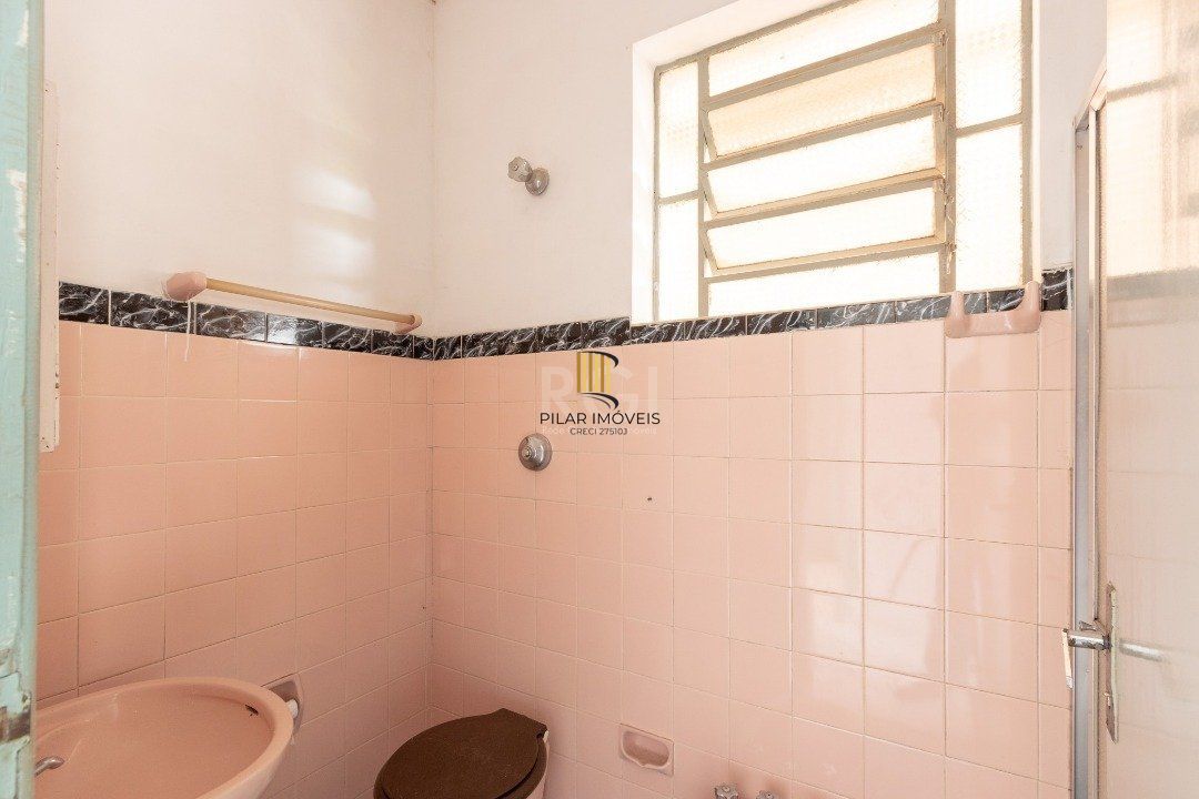 Casa para Venda - 220m², 3 dormitórios, sendo 2 suites, 2 vagas - Coronel Aparício Borges