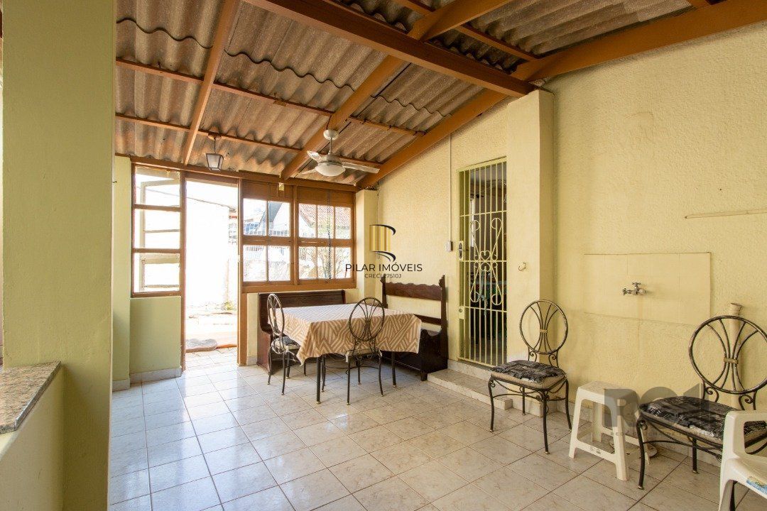 Casa em condomínio aberto, 3 quartos, edicula com 1 quarto - Bairro Santa Tereza