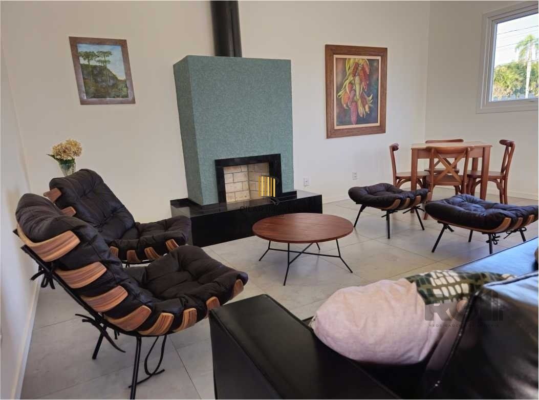 Casa 3 dormitórios no bairro Hípica