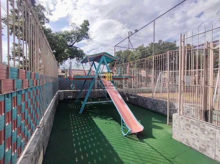 Apartamento de 2 dormitórios, 1 vaga, no bairro Camaqua.