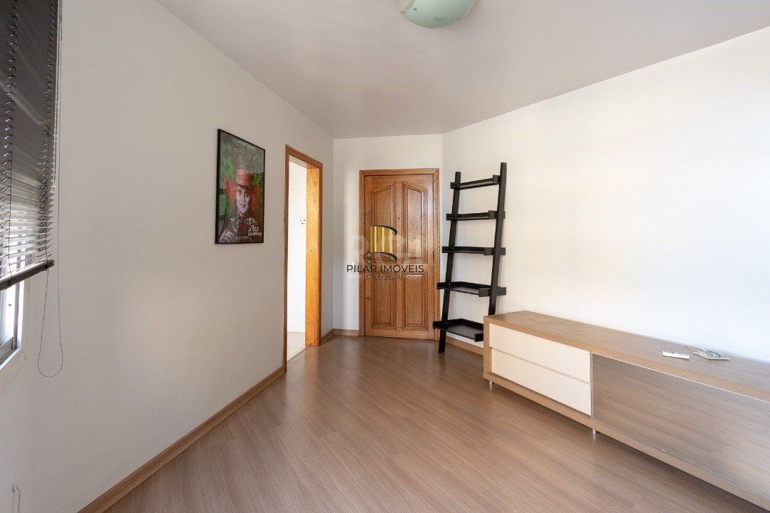 Apartamento de 1 dormitório, living, cozinha, área de serviço e banheiro social.
