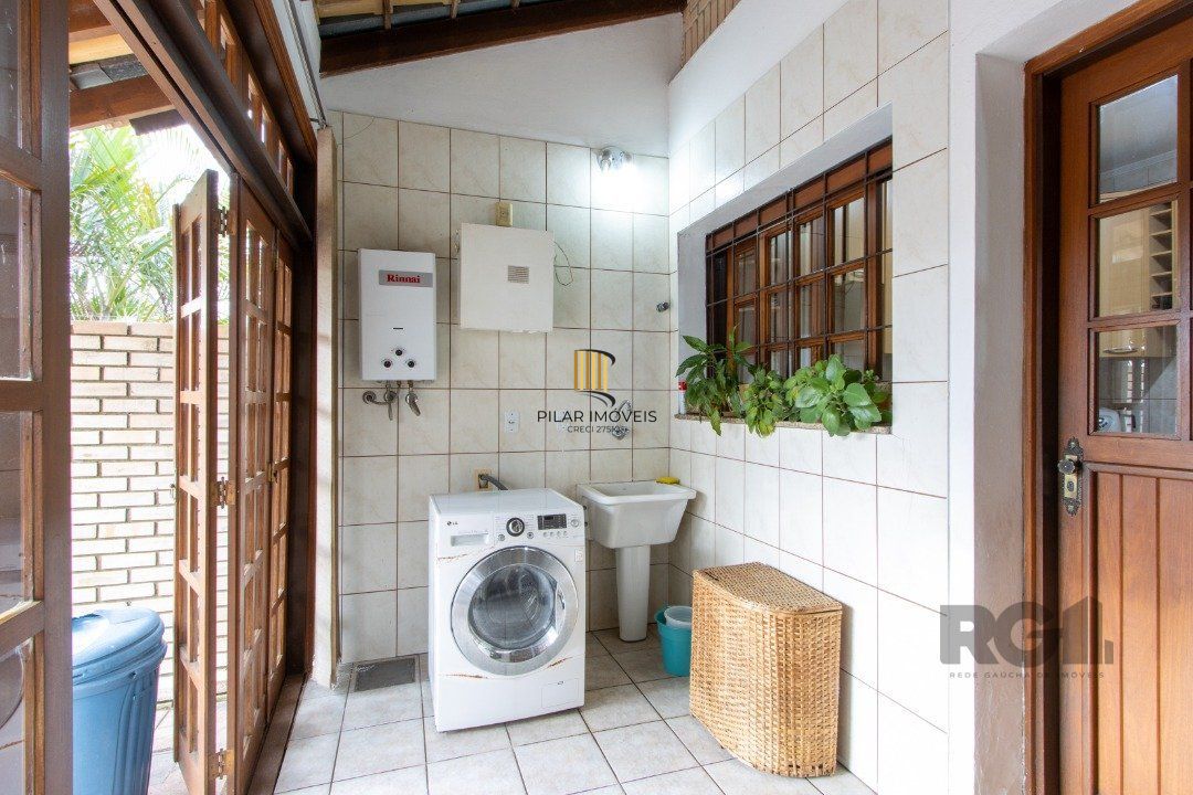 Casa para Venda - 180.3m², 3 dormitórios, sendo 1 suites, 3 vagas - Guarujá