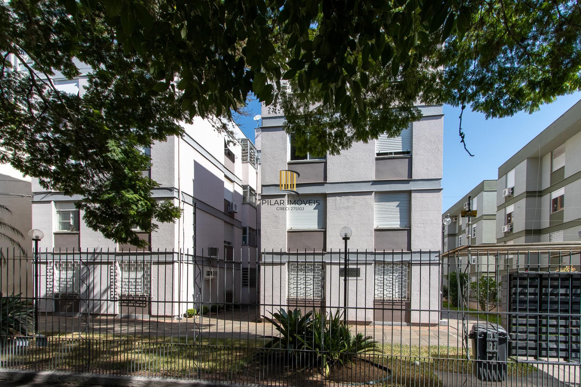 APARTAMENTO 4 QUARTOS DESOCUPADO - BAIRRO MENINO DEUS