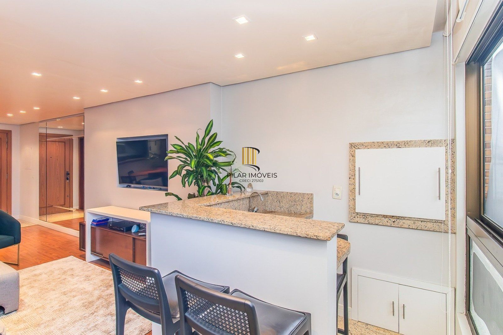 Apartamento Reformado e Mobiliado com 101m² e 2 Vagas no Coração do Rio Branco