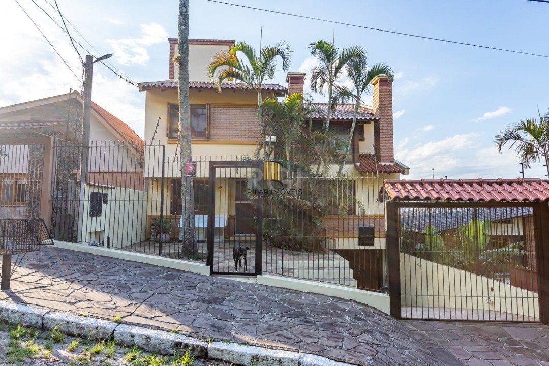Casa 3 dormitórios no bairro Teresópolis