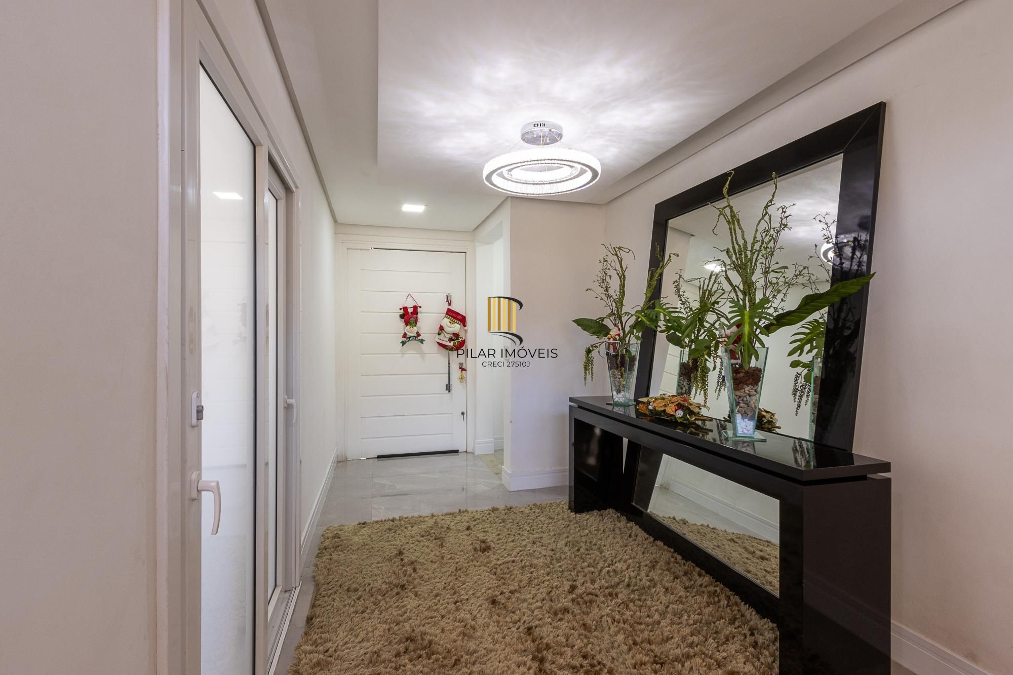 Excelente casa de 3 dormitórios, 3 suítes e 2 vagas no bairro Cavalhada.