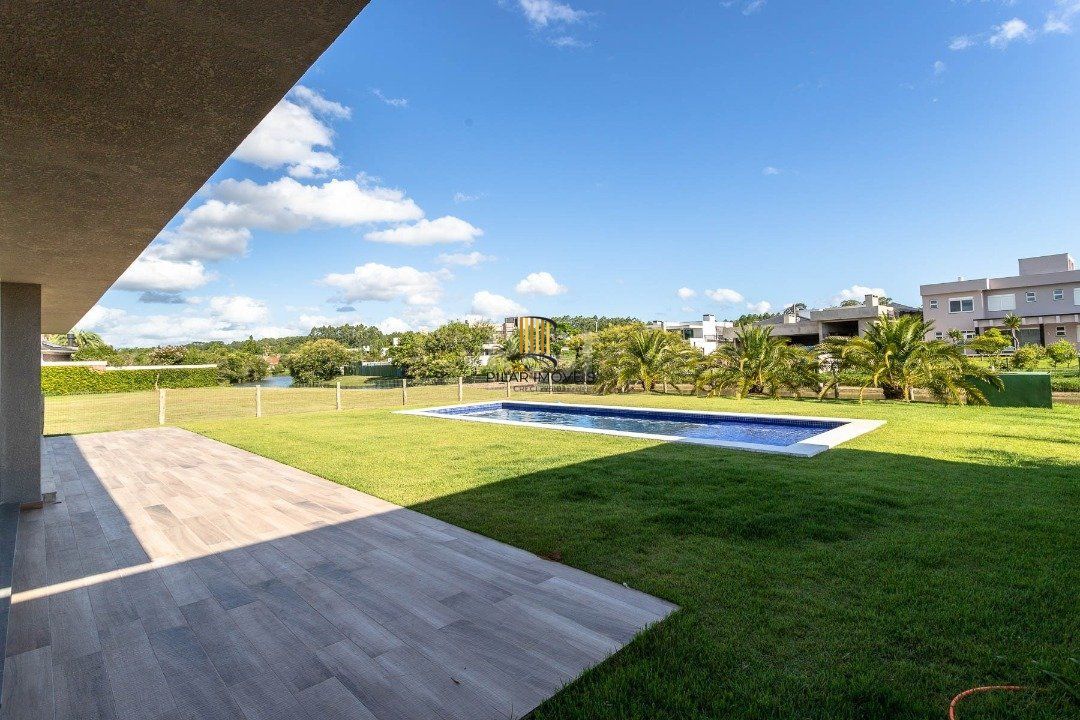 Casa Condominio para Venda - 380m², 3 dormitórios, sendo 3 suites, 6 vagas - Terra Ville