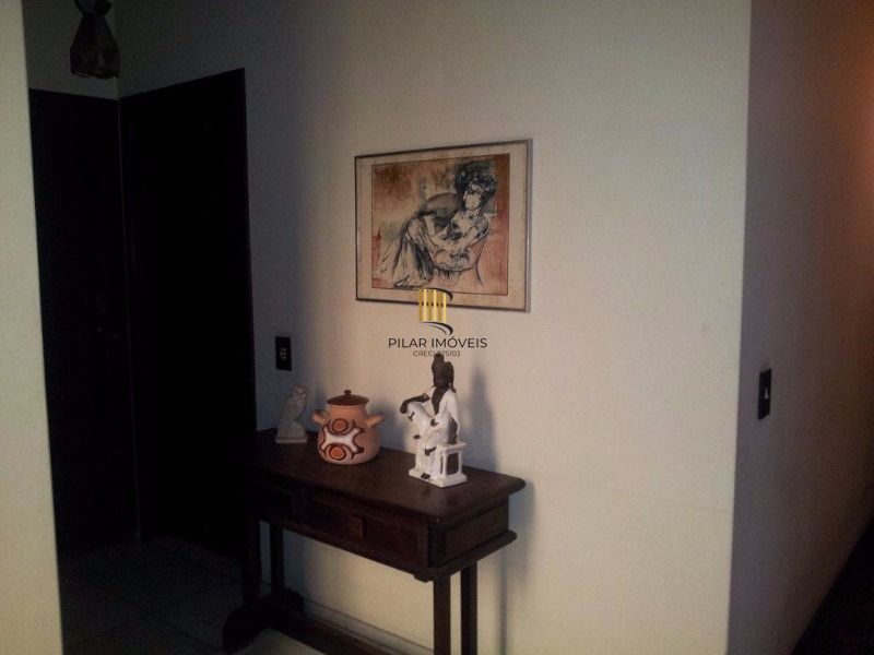Casa para Venda - 400m², 3 dormitórios, sendo 1 suites, 2 vagas - Cristal