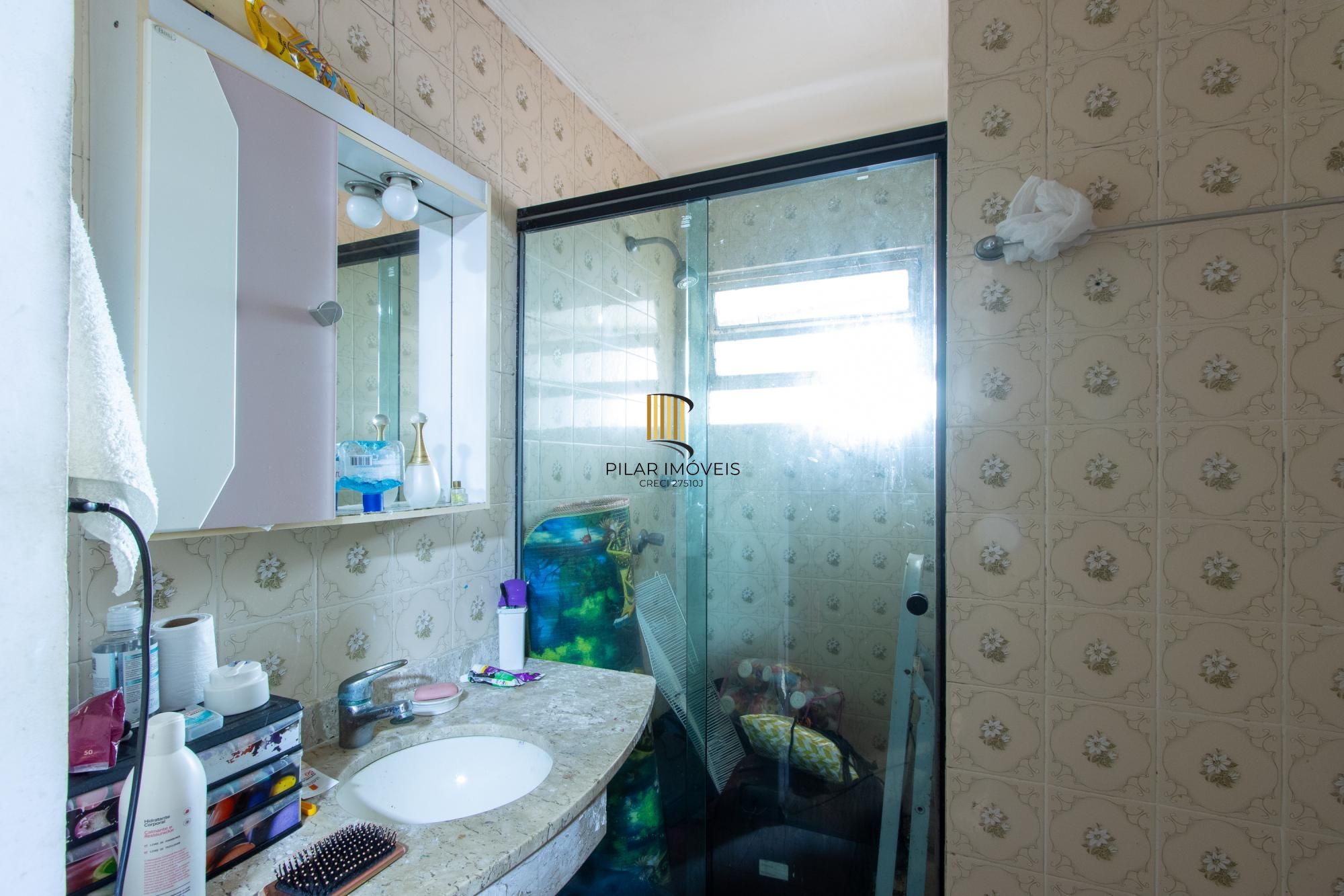 Apartamento com 88m², 2 dormitórios, 1 suíte, vaga coberta, no bairro Tristeza.