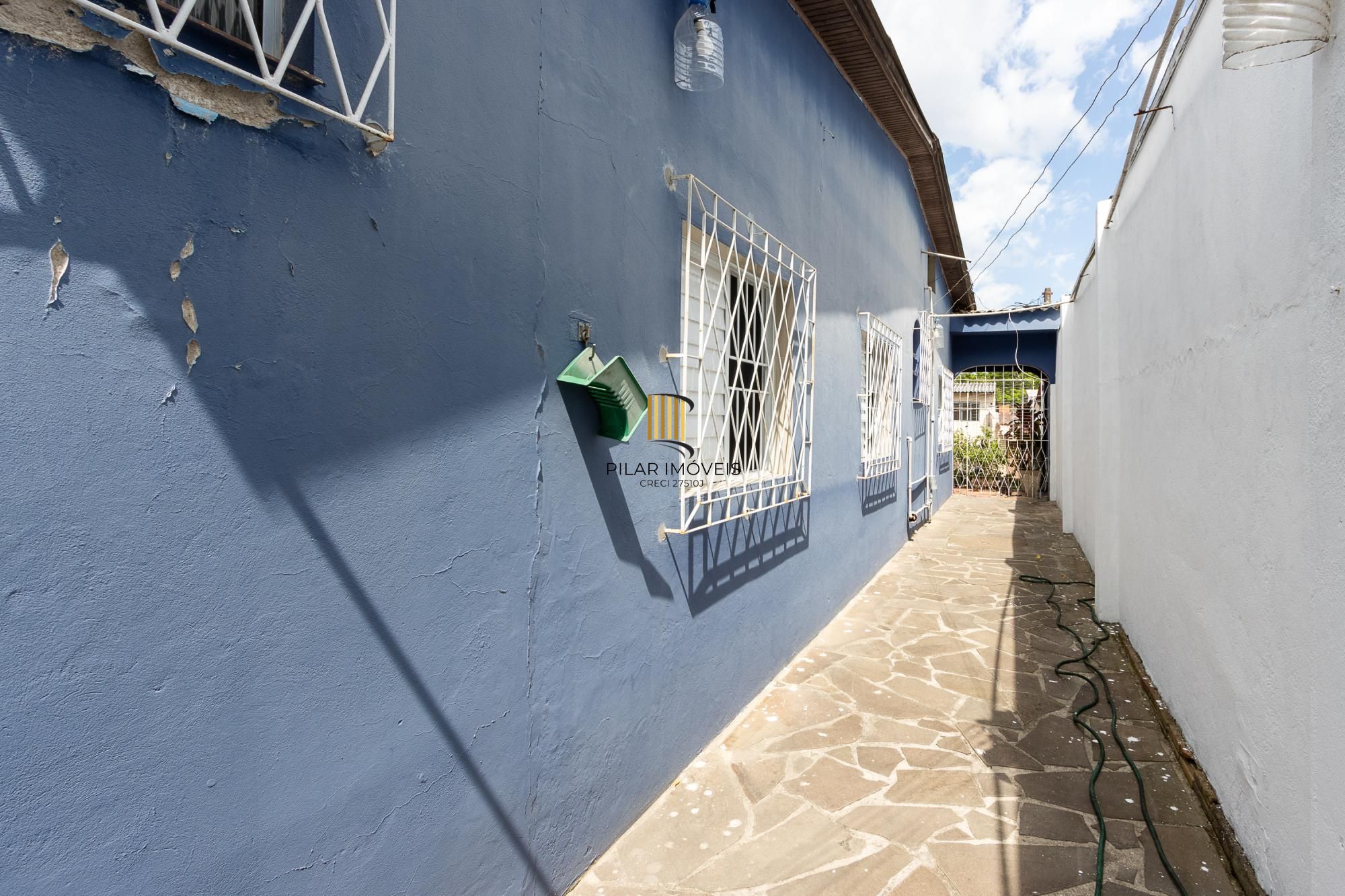 Terreno com 2 casas, 4 quartos, 1 suite - Bairro Cavalhada