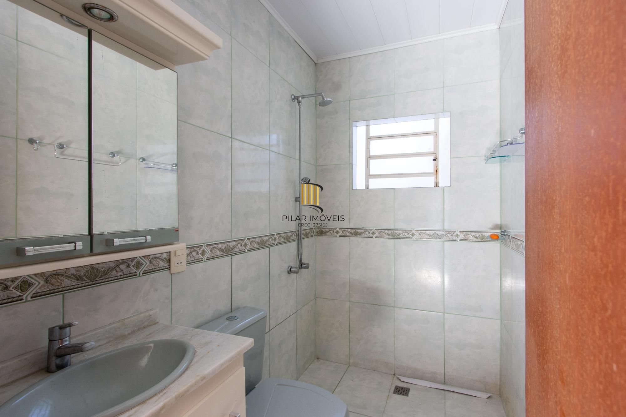 Casa de alvenaria com 104,37m² 3 dormitórios sendo 1 suíte, 2 vagas cobertas