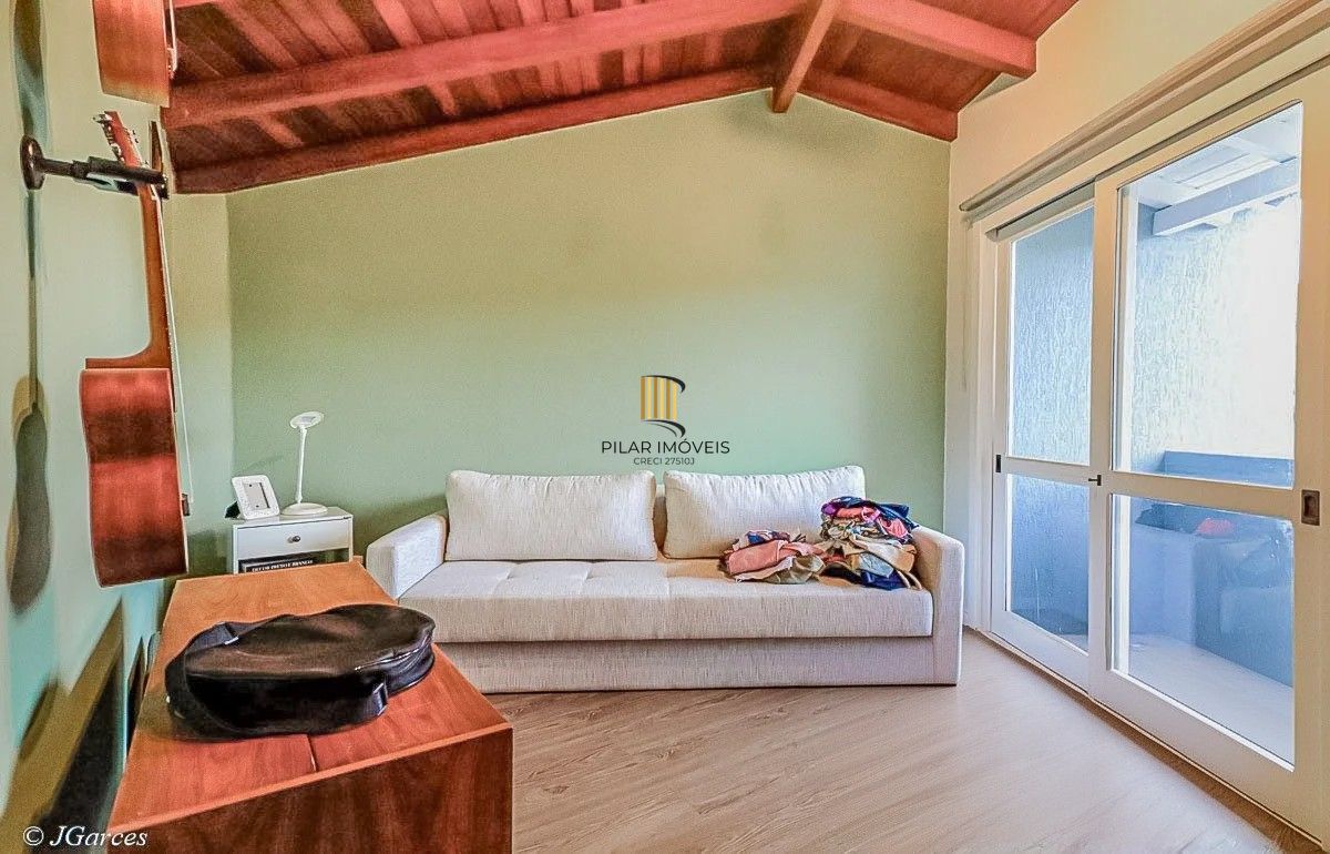 Casa em Condomínio à venda com 286m², 3 dormitórios, 1 suíte, 3 vagas, no bairro Jardim Isabel em Porto Alegre