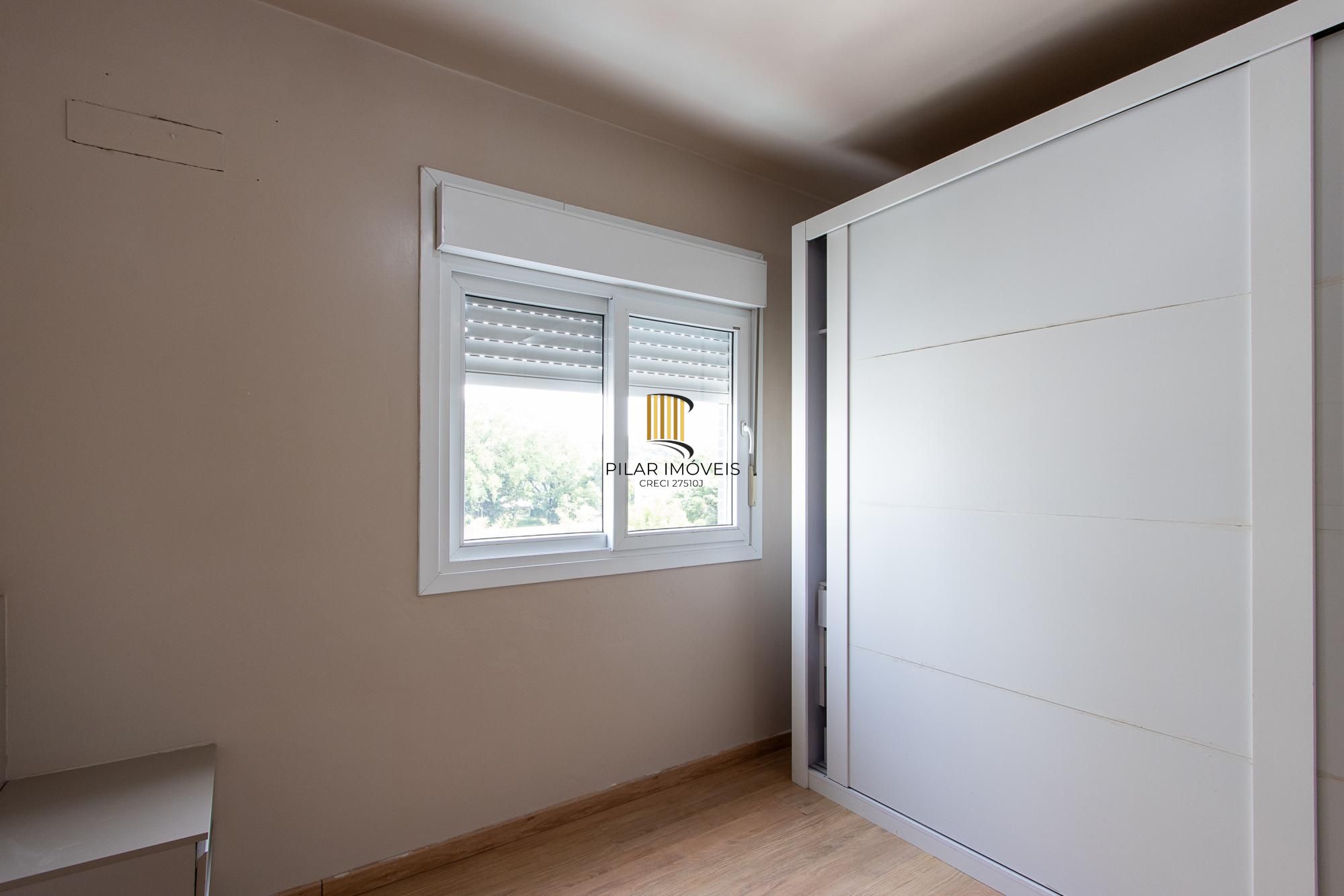 Apartamento de 2 dormitórios com suíte, churrasqueira e infraestrutura completa na Zona Sul de Porto Alegre.