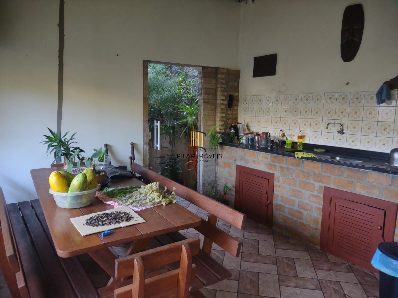 Casa com 4 quartos, suíte, piscina, lareira, churrasqueira em um terreno de 616m².