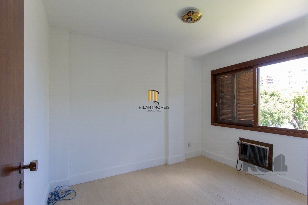 Apartamento, 2 dormitórios, bairro Cristal.