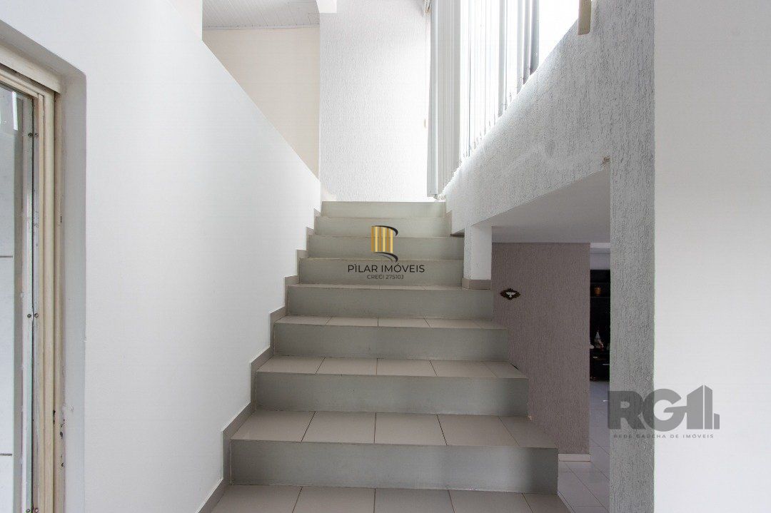 Casa, 5 dormitórios, sendo 1 suíte, 312m² privativos, 8 vagas - Bairro Vila Nova