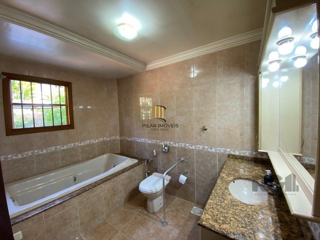 Casa para Venda - 350m², 4 dormitórios, sendo 4 suites, 4 vagas - Tristeza