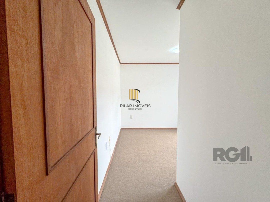 Com 4 suítes espaçosas, incluindo uma master com closet,