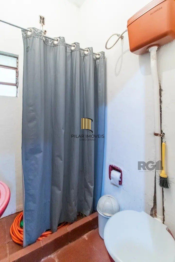 Casa para Venda - 251m², 5 dormitórios, 3 vagas - Nonoai