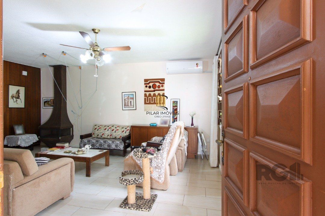 Casa térrea com  hall de entrada ,4 dormitórios