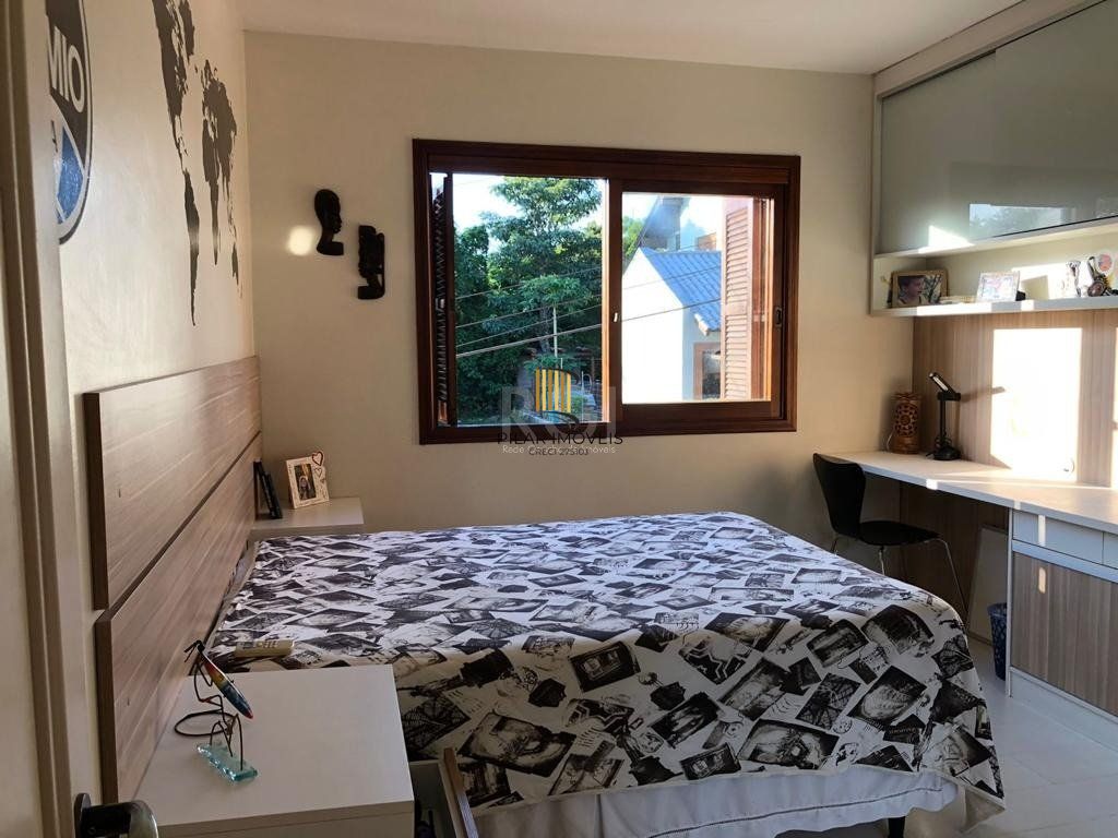 Casa de Condomínio 4 dormitórios no bairro Cavalhada