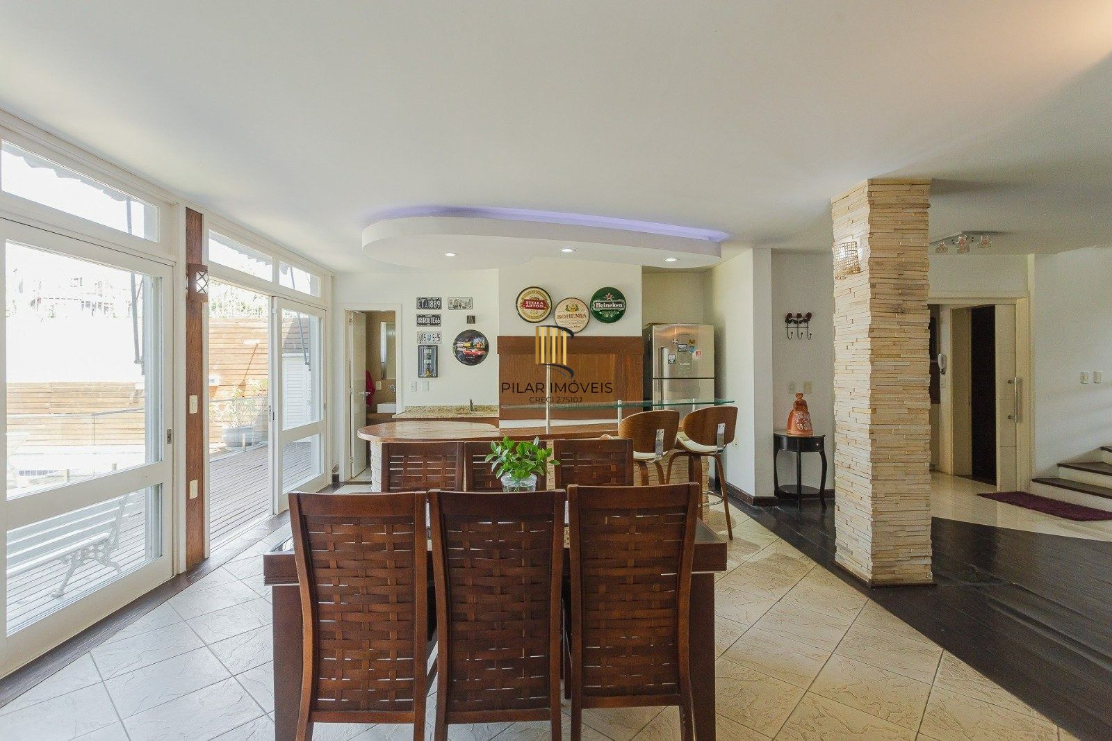 Casa Imponente com 5 Dormitórios (3 Suítes) no Bairro Chácara das Pedras