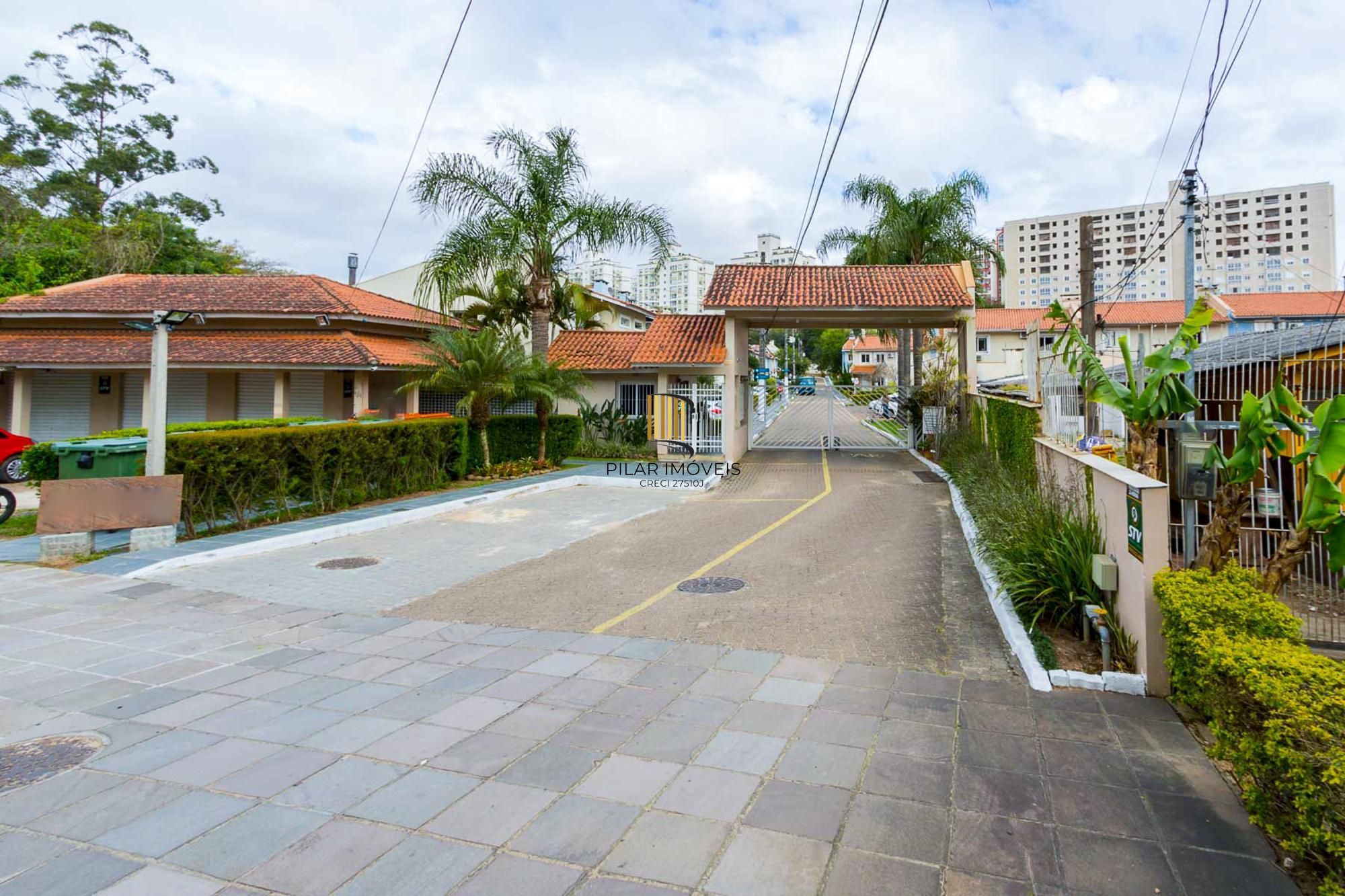 Casa em condominio com piscina