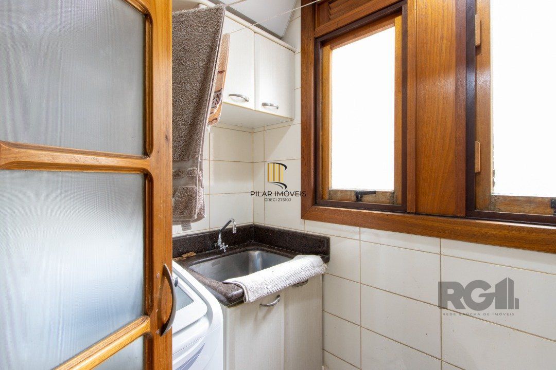 Apartamento semi mobiliado de 3 quartos com suíte no bairro Tristeza junto ao Colégio Mãe de Deus