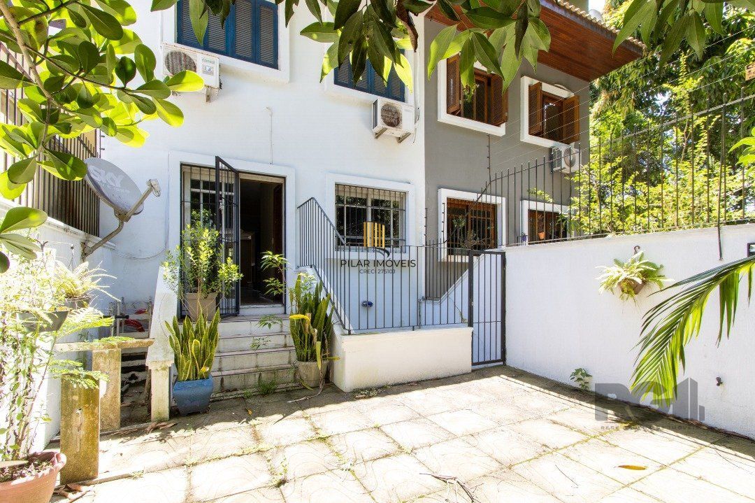 Casa 4 Dormitório(s) Bairro Tristeza