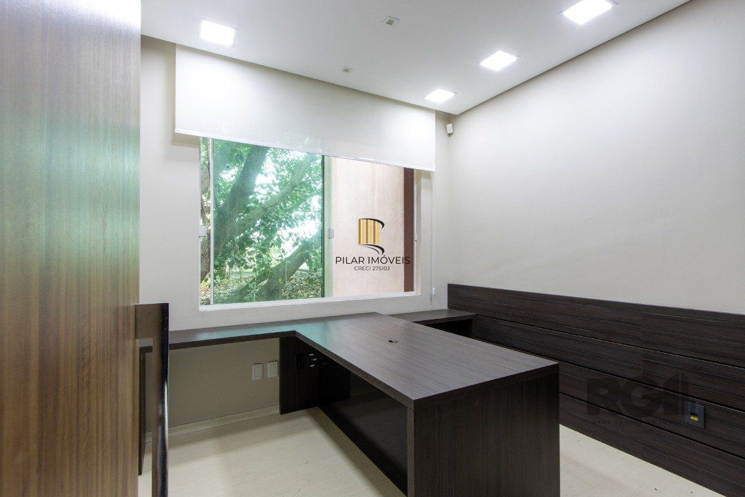 Excelente casa comercial com aproximadamente 300m² de área construída