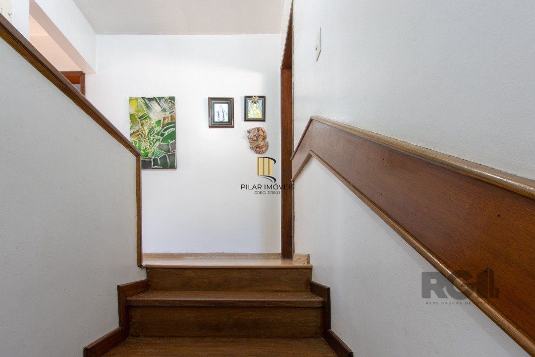Casa para Venda - 300m², 3 dormitórios, sendo 1 suites, 4 vagas - Tristeza