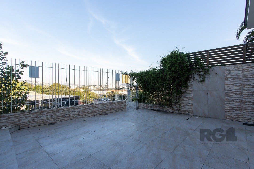 Casa 6 dormitórios no bairro Cristal