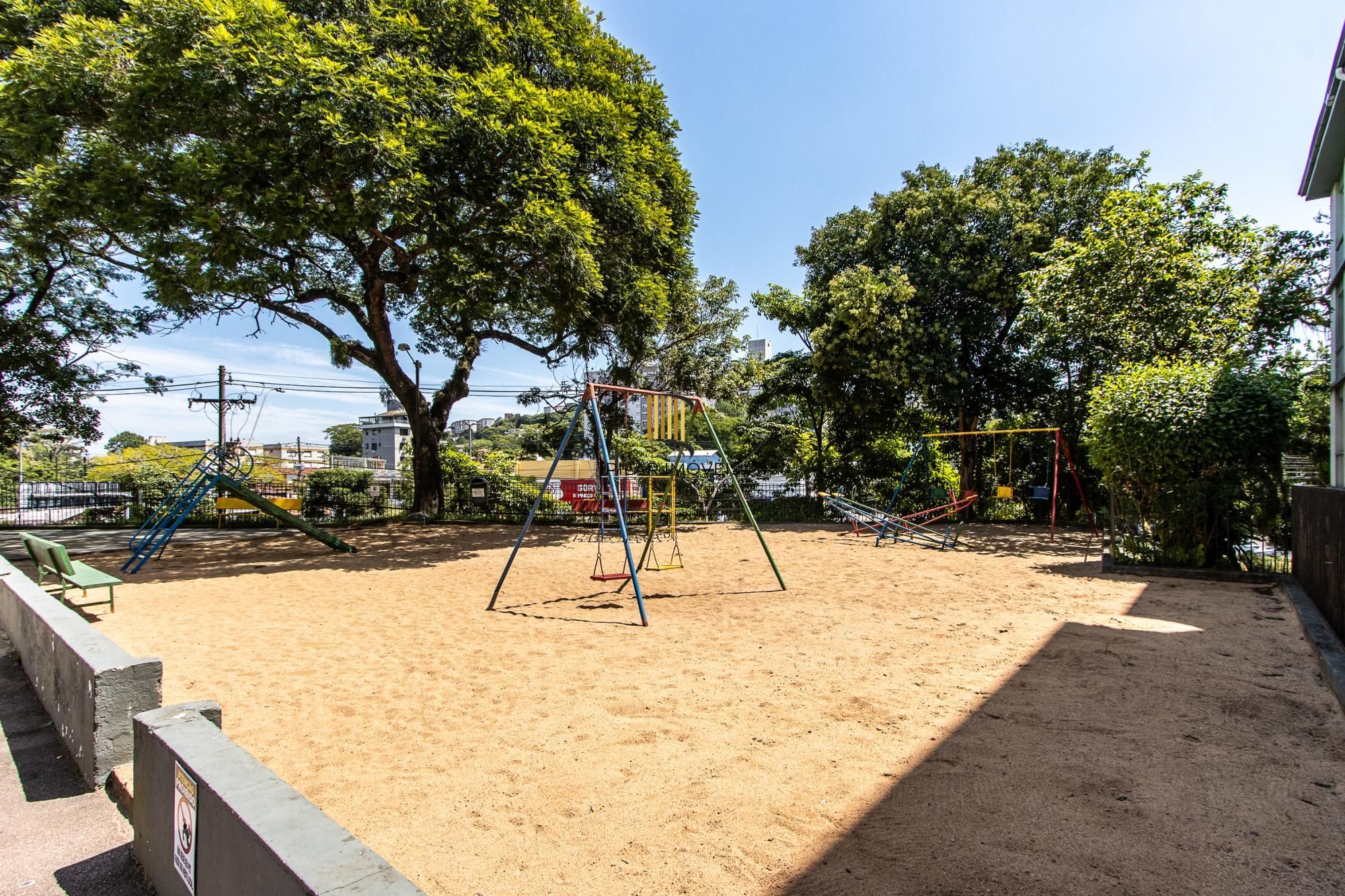 Apartamento com 2 dormitórios no bairro Teresópolis