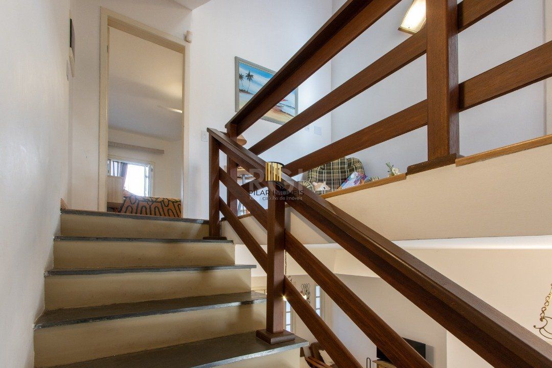 Casa 3 dormitórios no bairro Guarujá