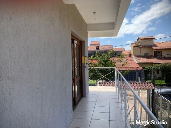 Casa de 3 Pavimentos com Sacadas, Lareira e Espaço Gourmet