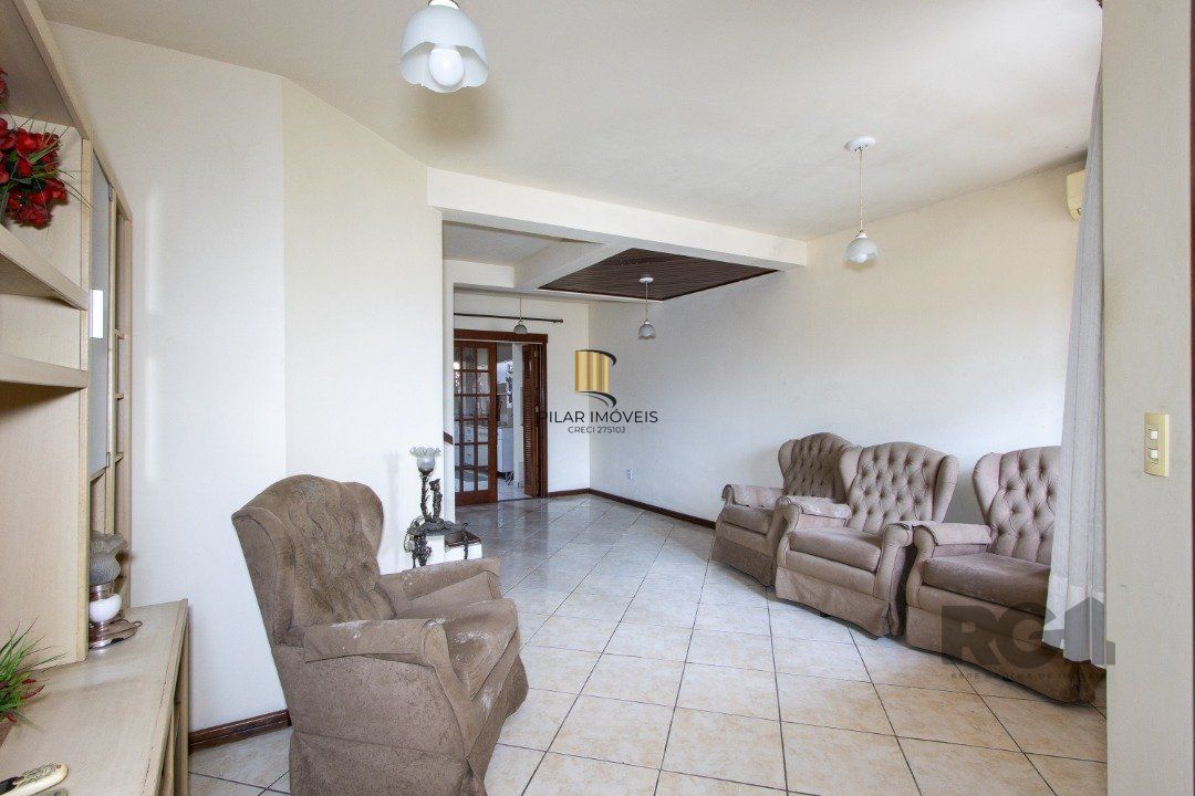 Casa em Condomínio na Zona Sul, no bairro Hípica, com 2 dormitórios, living para dois ambientes, cozinha mobiliada, lavabo