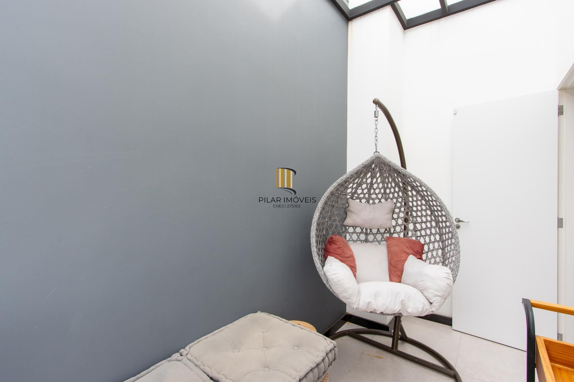 Excelente casa de alvenaria, 4 dormitórios, 2 suítes e 2 vagas de garagem.