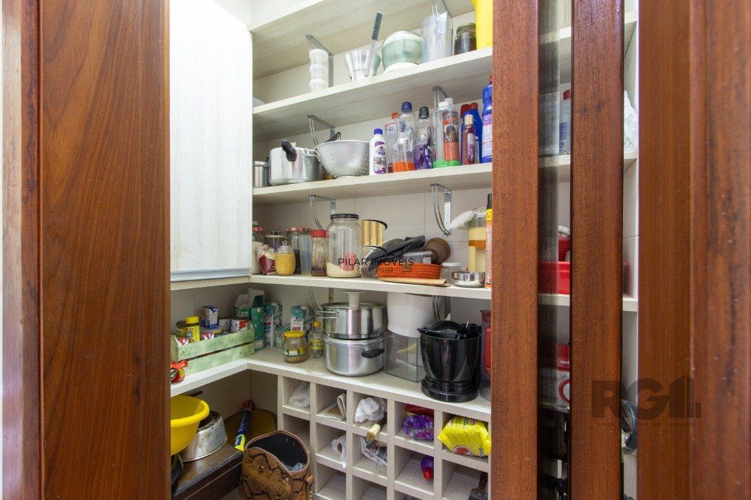 Casa 6 dormitórios no bairro Tristeza