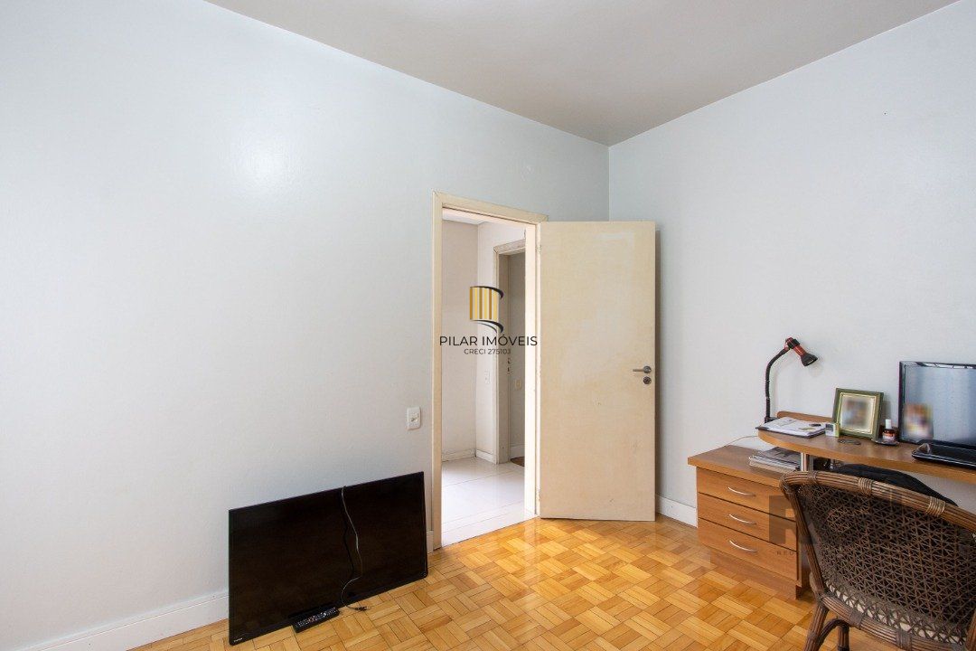 Apartamento de  186,66m2, 4 dormitórios, 1 suíte, 3 banheiros, 4 vagas,no bairro Rio Branco.