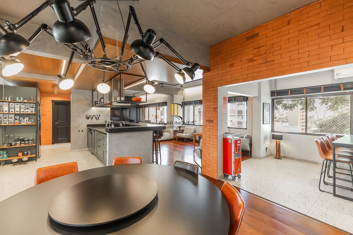 Apartamento 3 dormitórios, 3 vagas e 259 m² no bairro Auxiliadora.