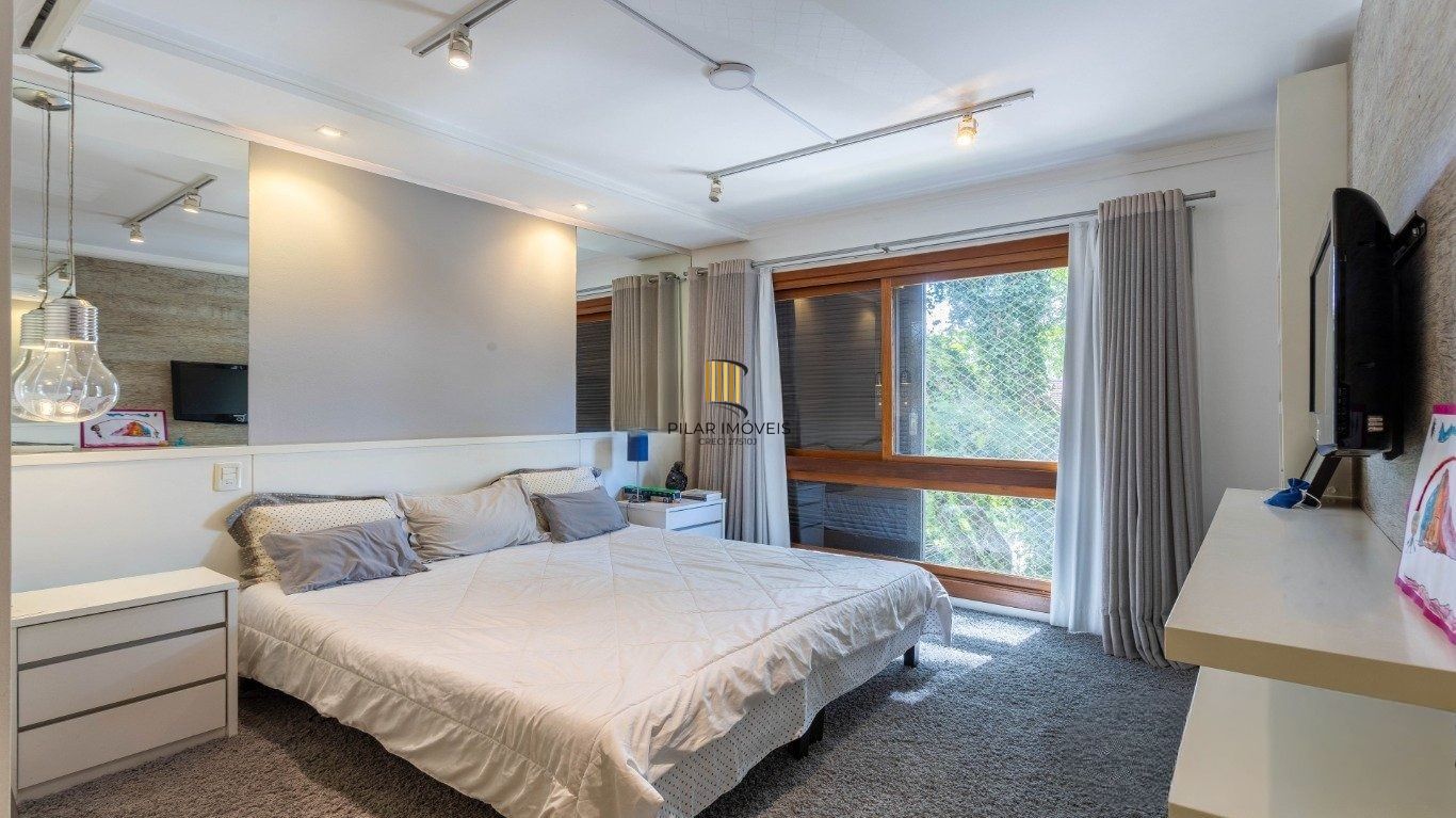 Apartamento193m² privativos,  3 dormitórios (2 suítes),  3 vagas