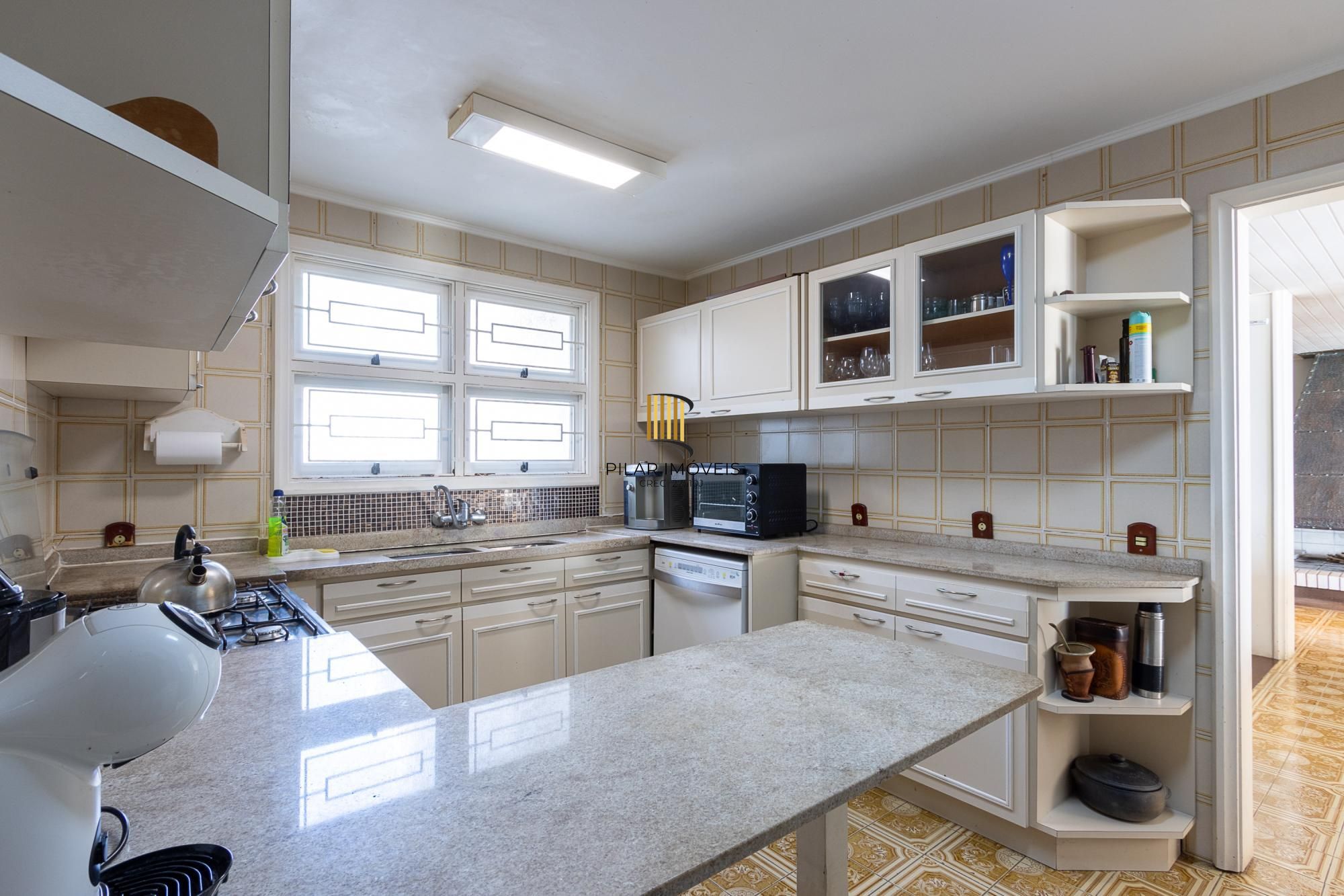 Residência em endereço nobre na Vila Assunção, com vista privilegiada para o Guaíba e clubes náuticos!