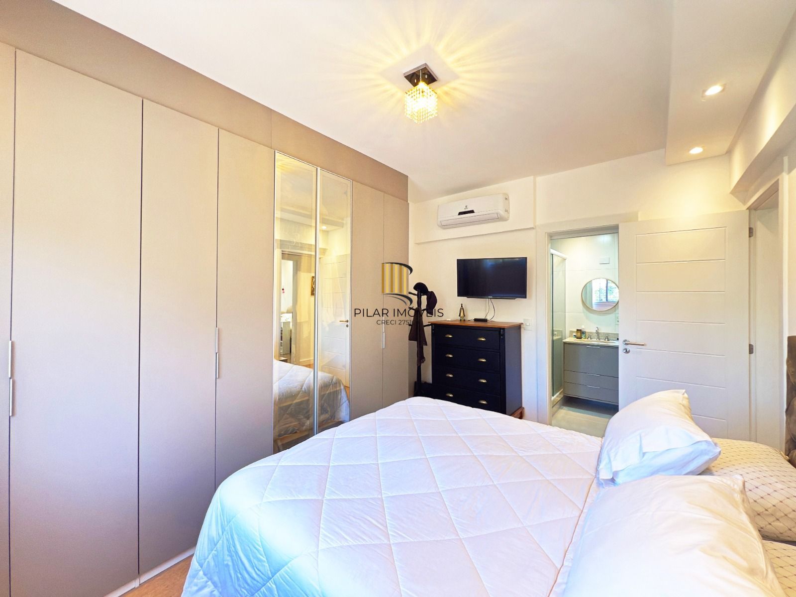 Excelente apartamento de 3 dormitórios, 1 suíte e 2 vagas de garagem.