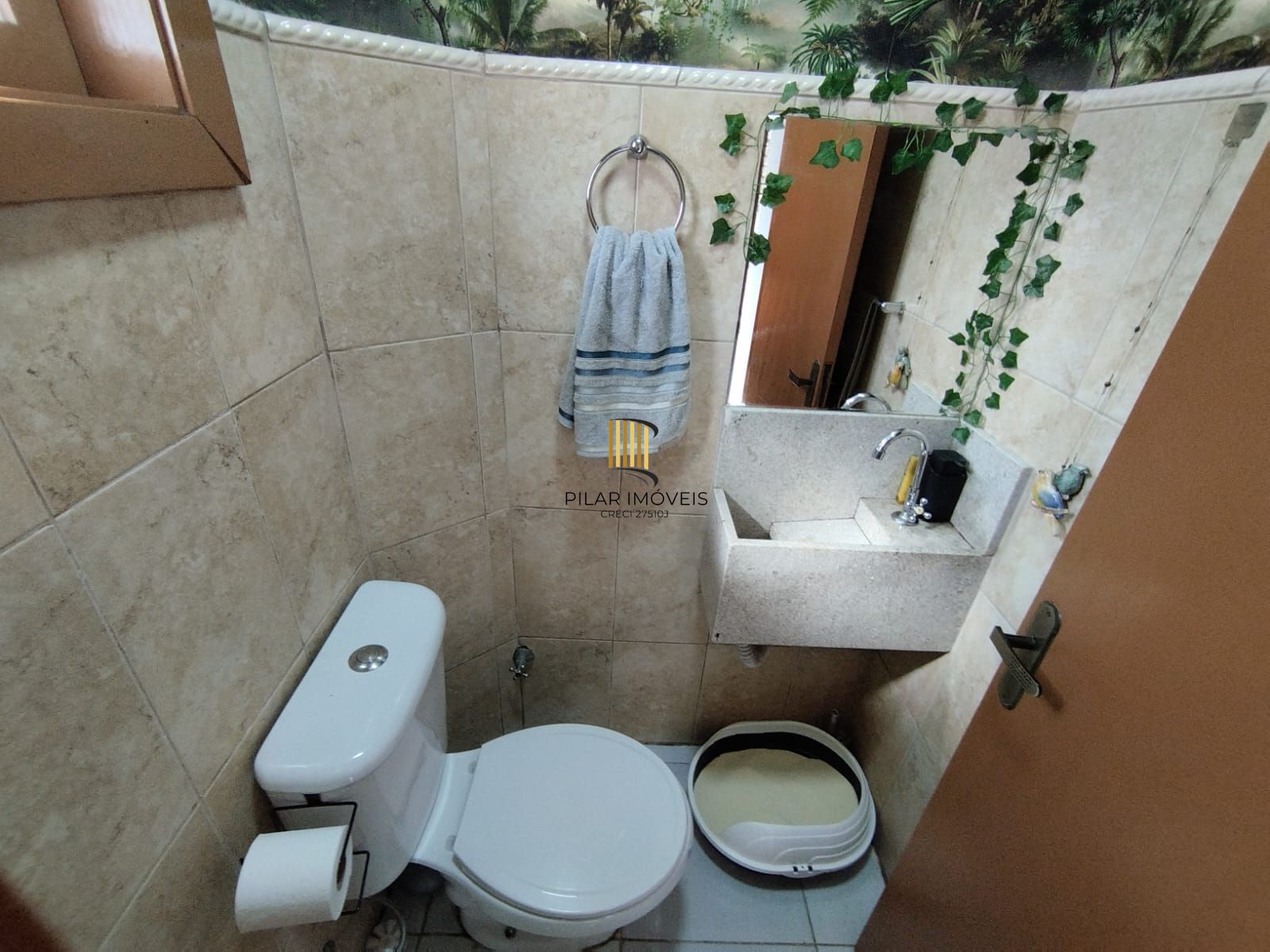 Casa de condomínio, 2 dormitórios, 1 vaga, bairro Ipanema.