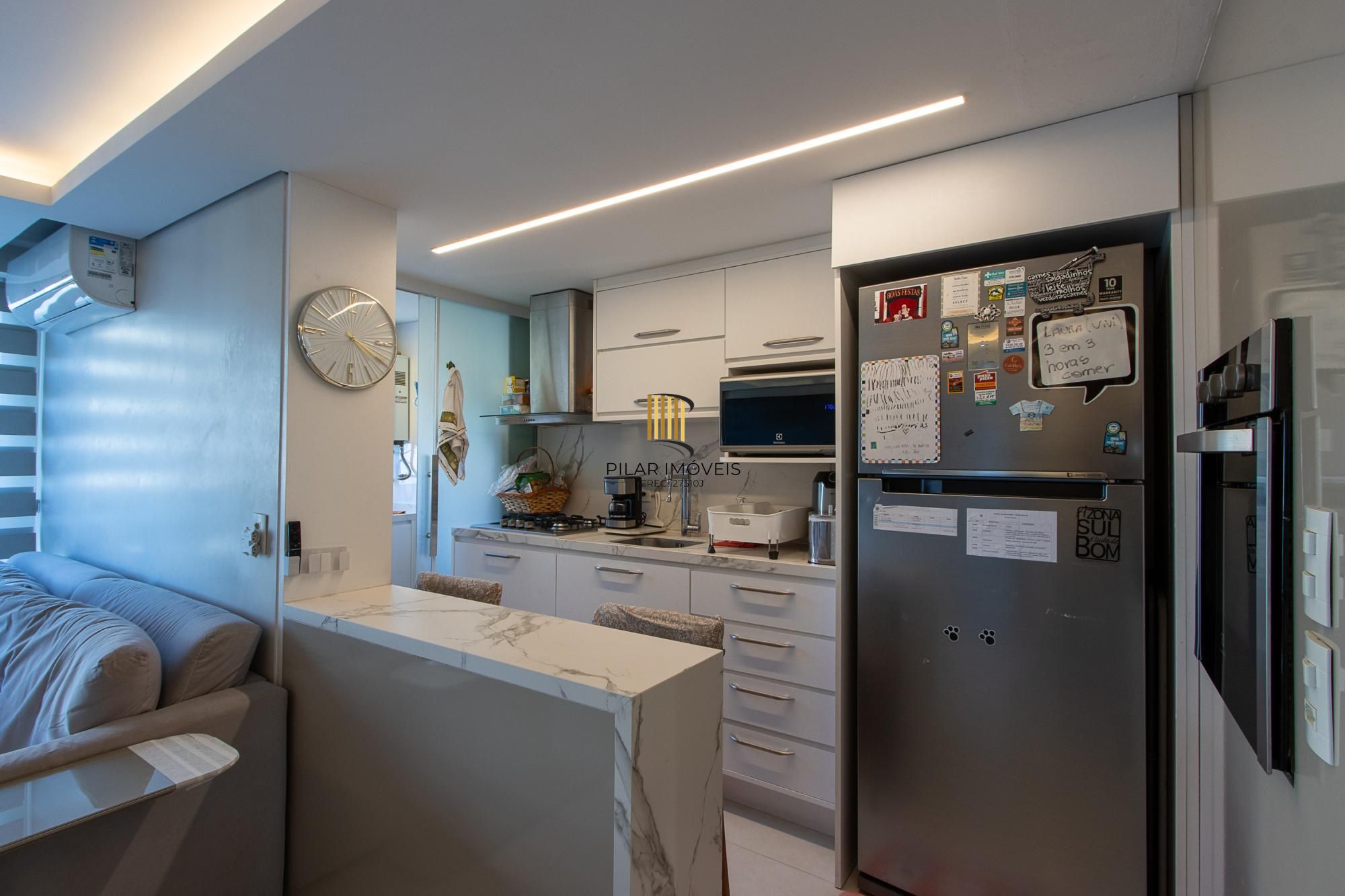 Apartamento com 2 dormitórios no bairro Cavalhada