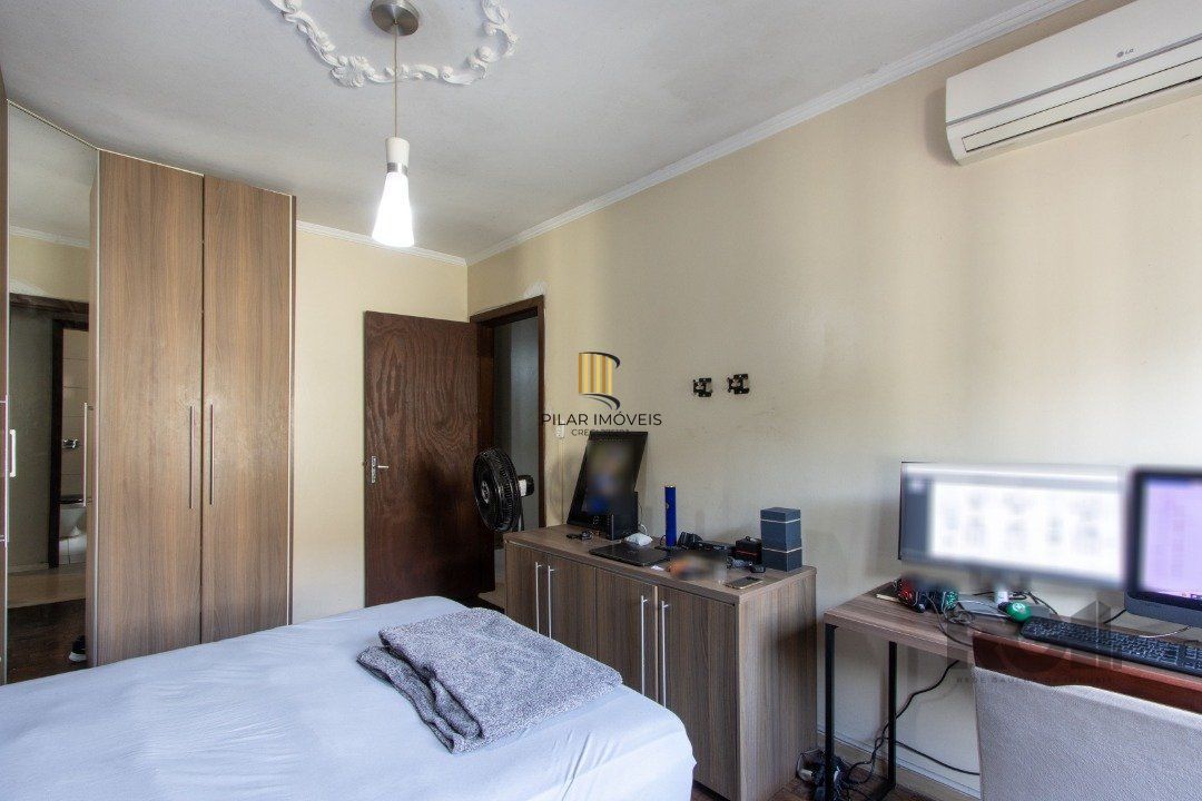 Apartamento com 70m² de área privativa, possui 3 dormitórios, sala para 2 ambientes, banheiro social, cozinha com móveis planejados e área de serviço.