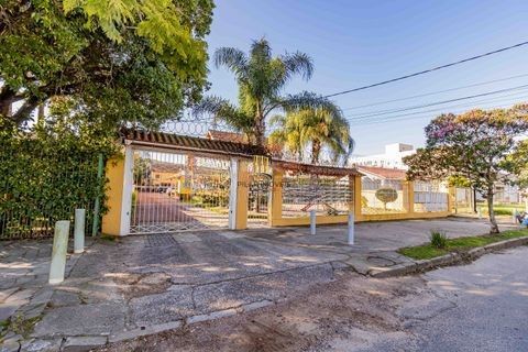 Casa de 3 dormitórios, em condomínio fechado na zona sul de Porto Alegre,  com lareira, churrasqueira e vaga de garagem.