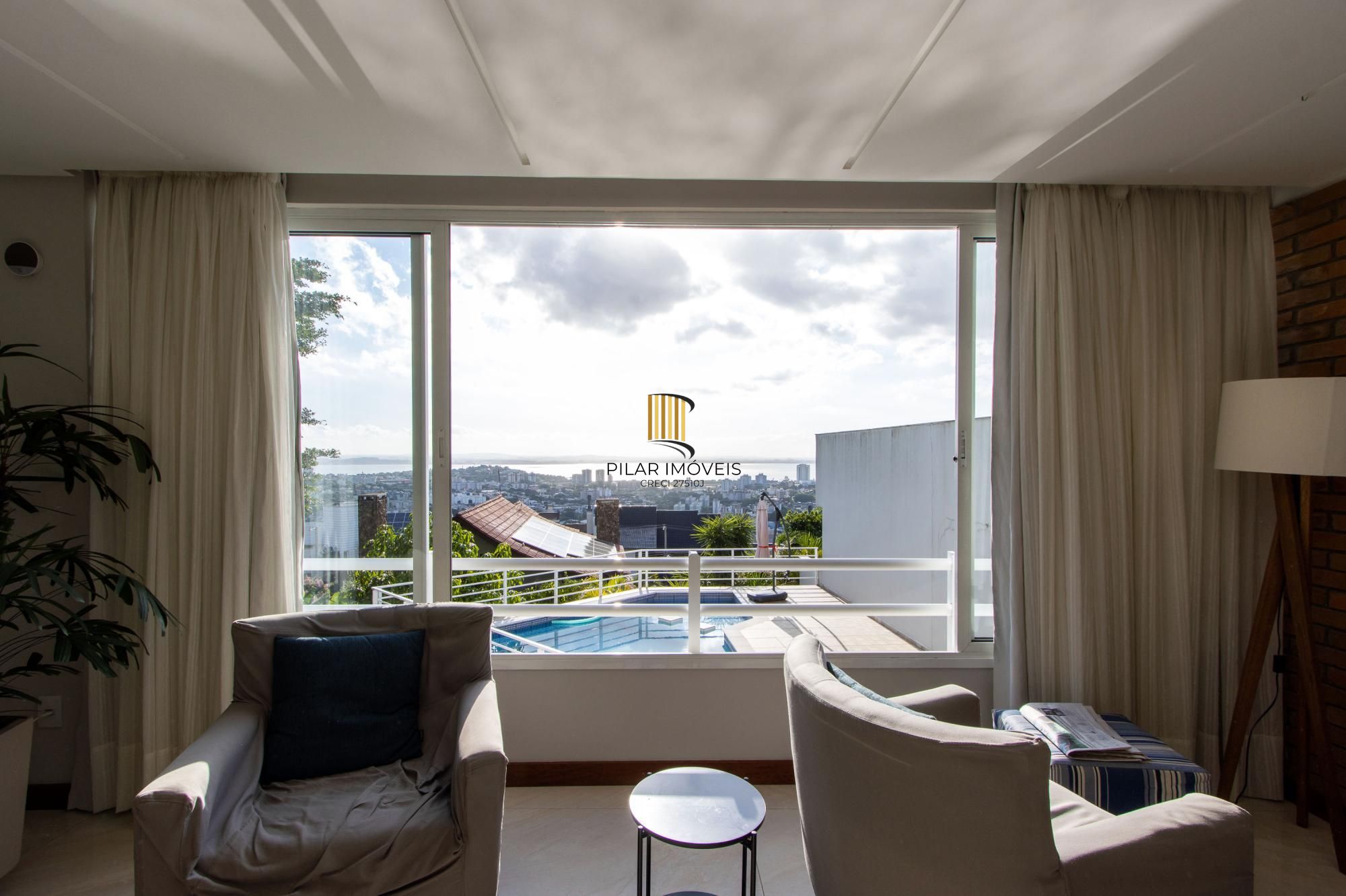 Casa 4 dormitórios com elevador
