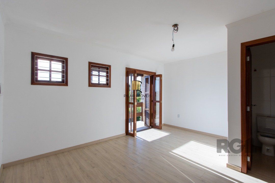 Casa para Venda - 120m², 3 dormitórios, sendo 1 suites, 1 vaga - Guarujá