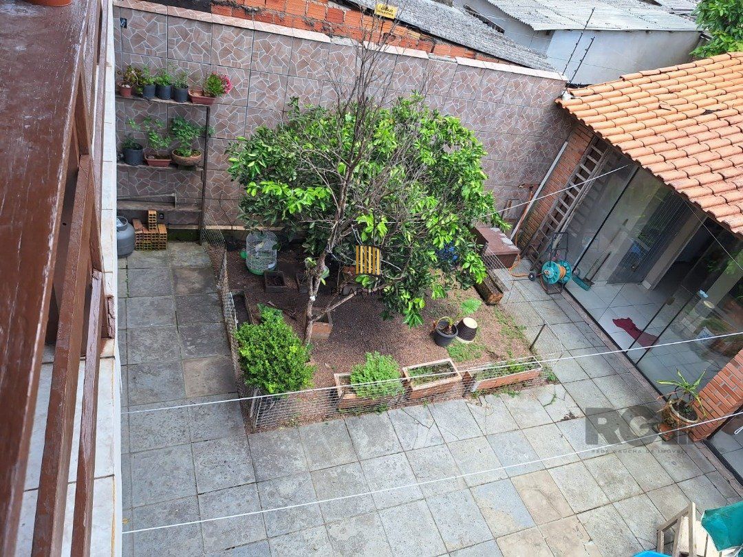 Casa 3 dormitórios no bairro Jardim Algarve